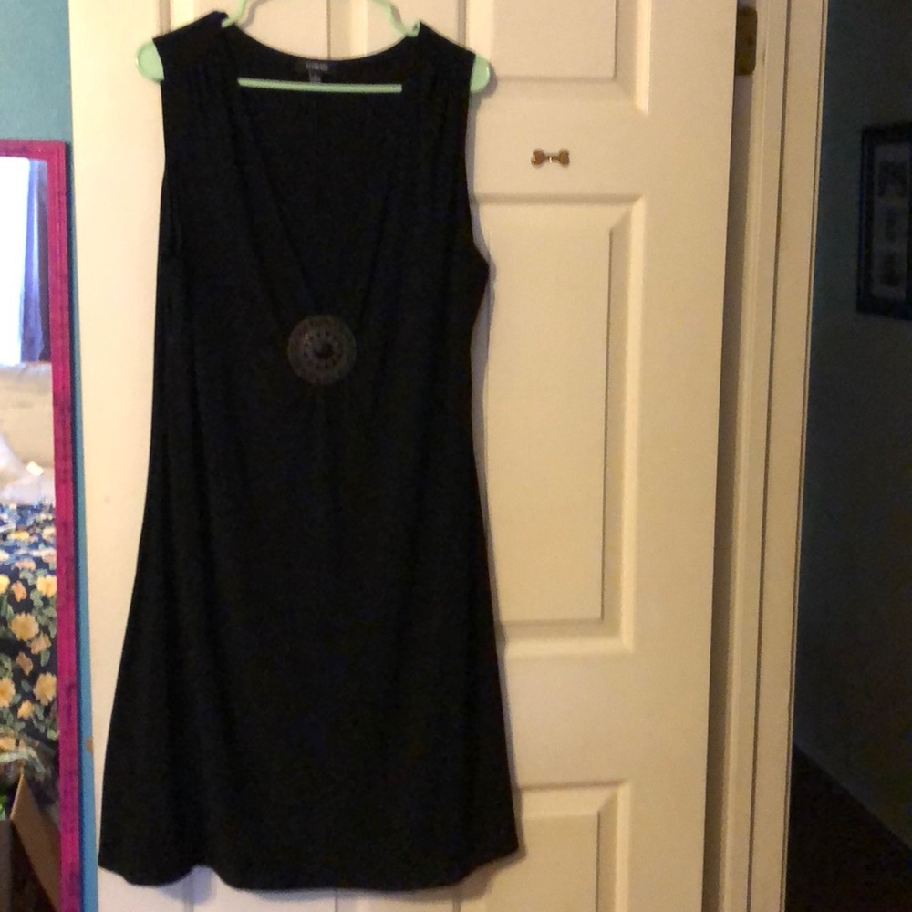 Black sleeveless dress